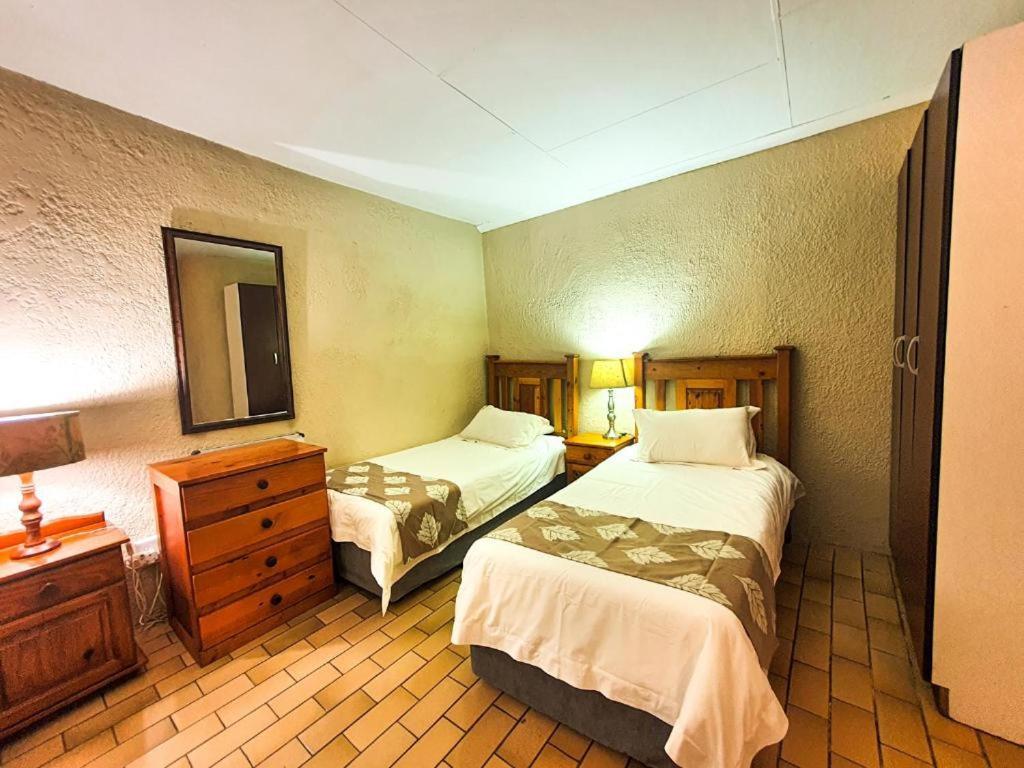 Just Tiffany Guest House & Conference Facility Potchefstroom Esterno foto